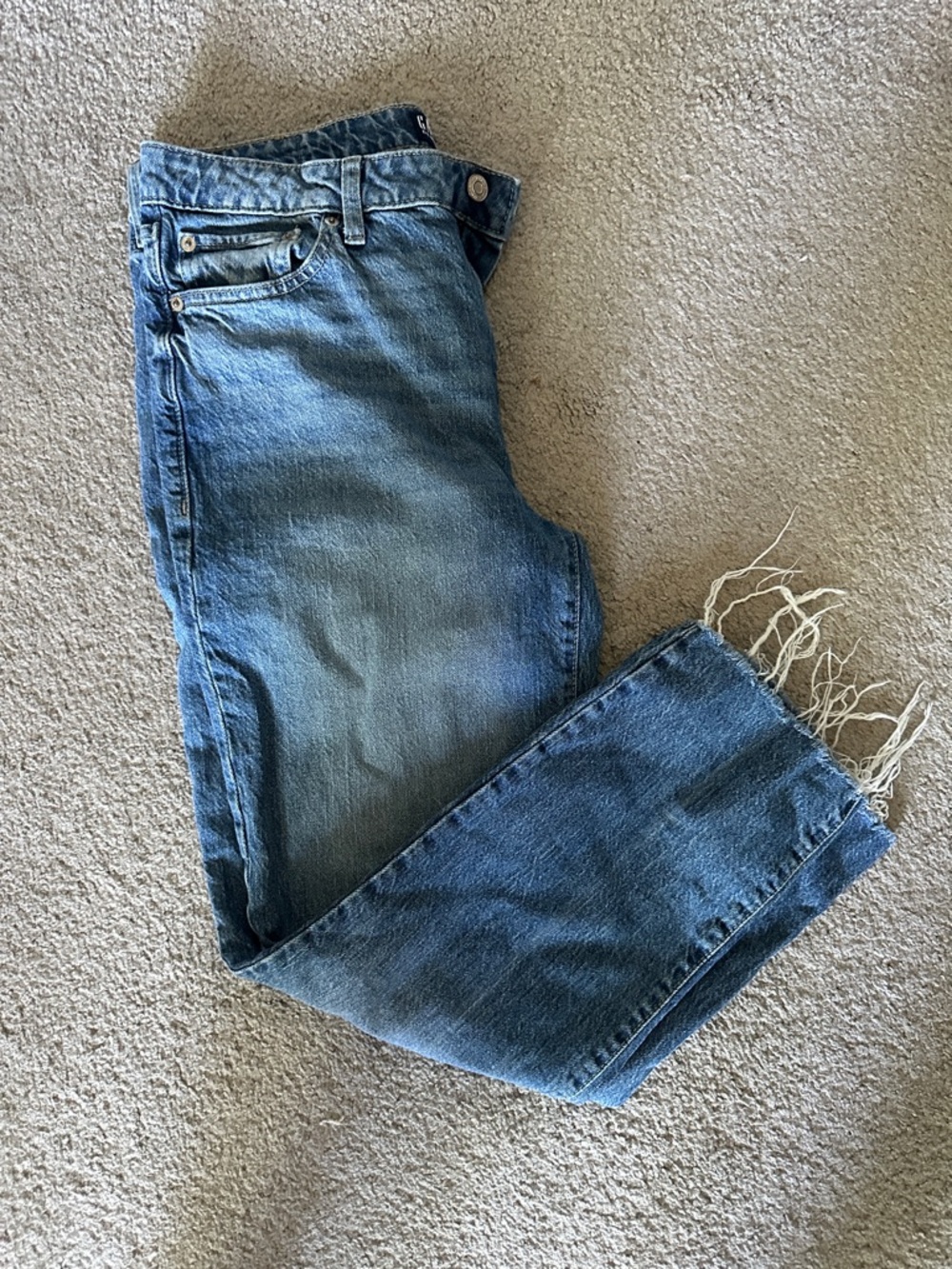 GAP women’s Blue Straight-Leg Jeans with Frayed Hem